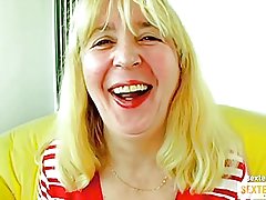 Ома (68) haarig Гейл blaesst унд унд fickt дэн Дзік