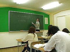 Мілка атрымлівае яе малюсенькія цыцкі цалаваў і лізаў піздзіць па стад